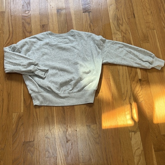 Light gray girls sweatshirt size 11/12 - Picture 4 of 4